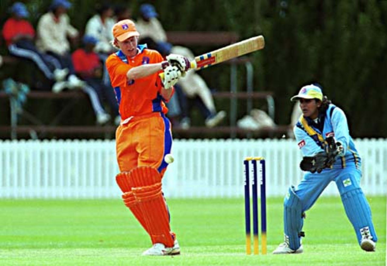 2 Dec 2000: India v Netherlands, CricInfo Women's World Cup 2000 played at Lincoln Green