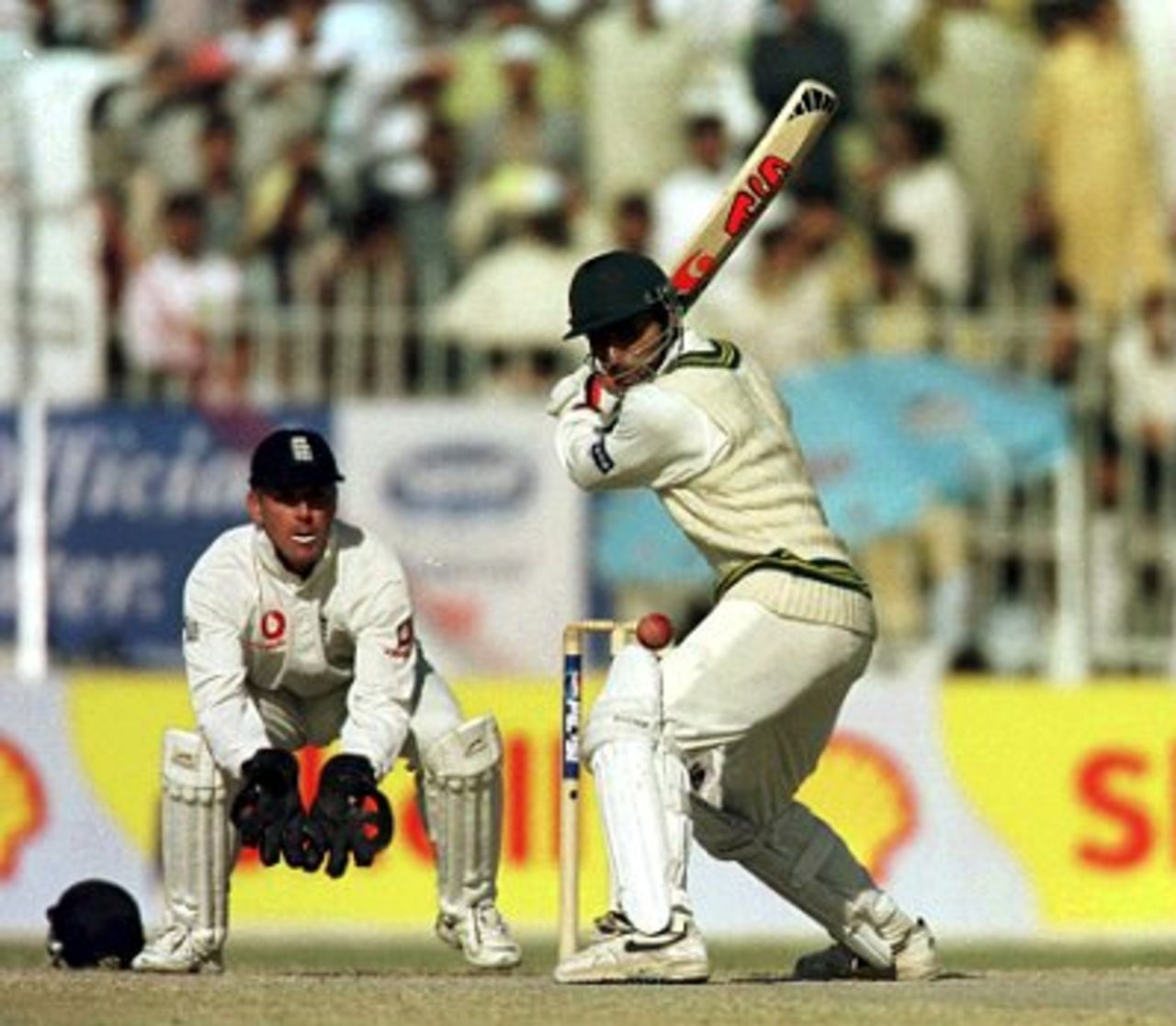 Wasim Akram congratulates Abdur Razzaq on his first Test 100 ...