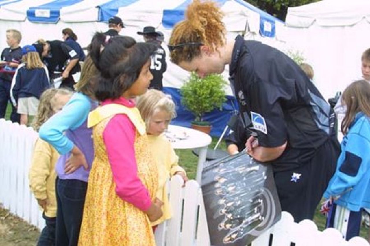 3 Dec 2000: New Zealand v Sri Lanka, CricInfo Women's World Cup 2000 played at Lincoln Green