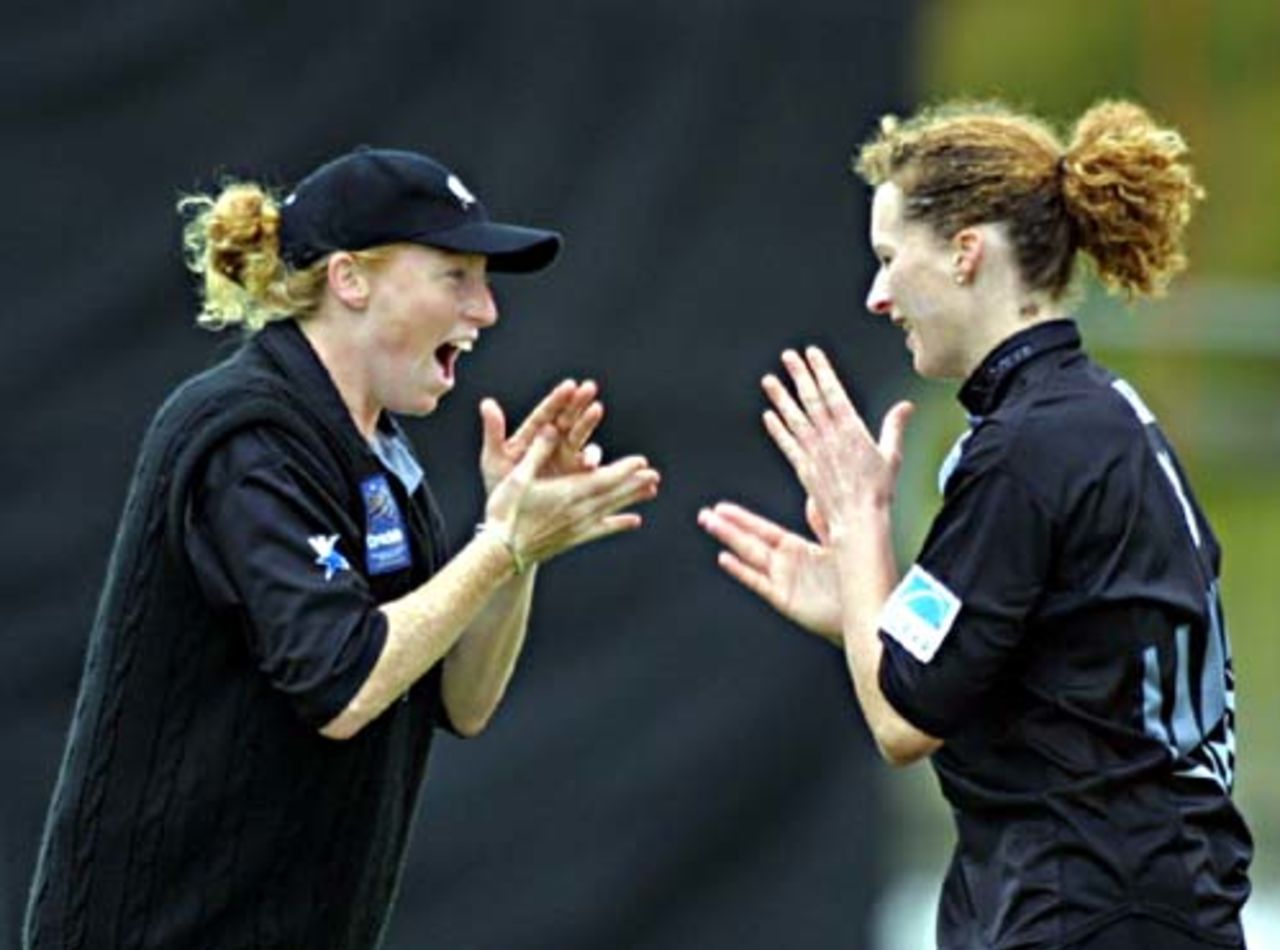 3 Dec 2000: New Zealand v Sri Lanka, CricInfo Women's World Cup 2000 played at Lincoln Green