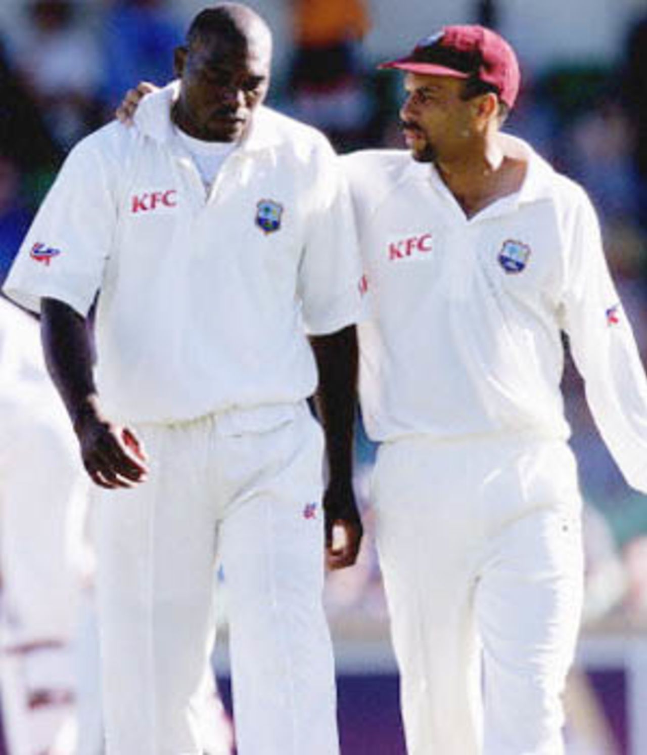 West Indies skipper has a quiet word with quickie Marlon Black, The Frank Worrell Trophy, 2000/01, 2nd Test, Australia v West Indies, W.A.C.A. Ground, Perth, 01-05 December 2000 (Day 1).