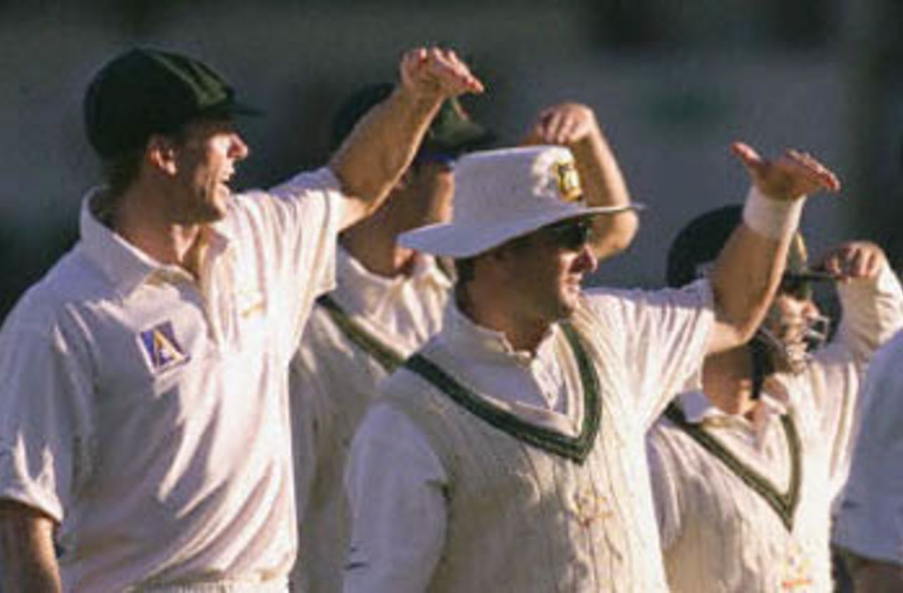 The Australians shield their eyes to watch the final dismissal, The Frank Worrell Trophy, 2000/01, 2nd Test, Australia v West Indies, W.A.C.A. Ground, Perth, 01-05 December 2000 (Day 2).