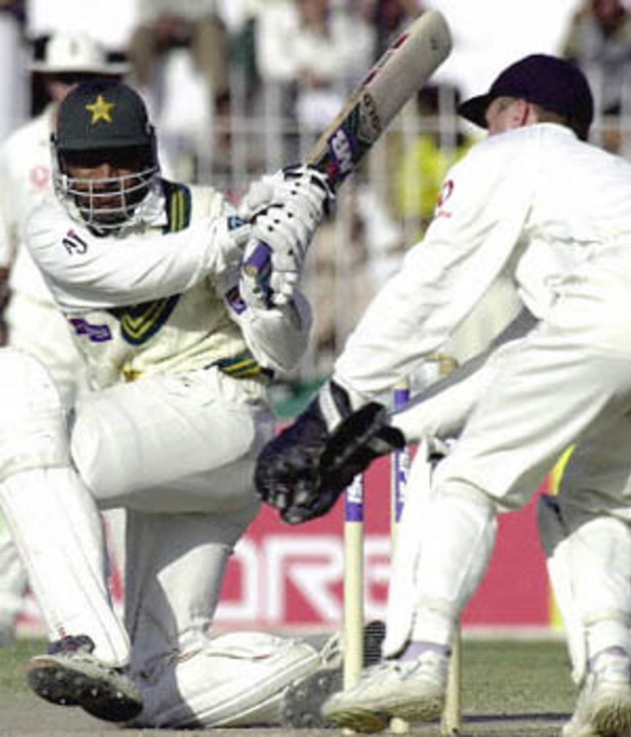 Saleem Elahi executes the sweep with elan, England in Pakistan, 2000/01, 2nd Test, Pakistan v England, Iqbal Stadium, Faisalabad, 29Nov-03Dec 2000 (Day 4).