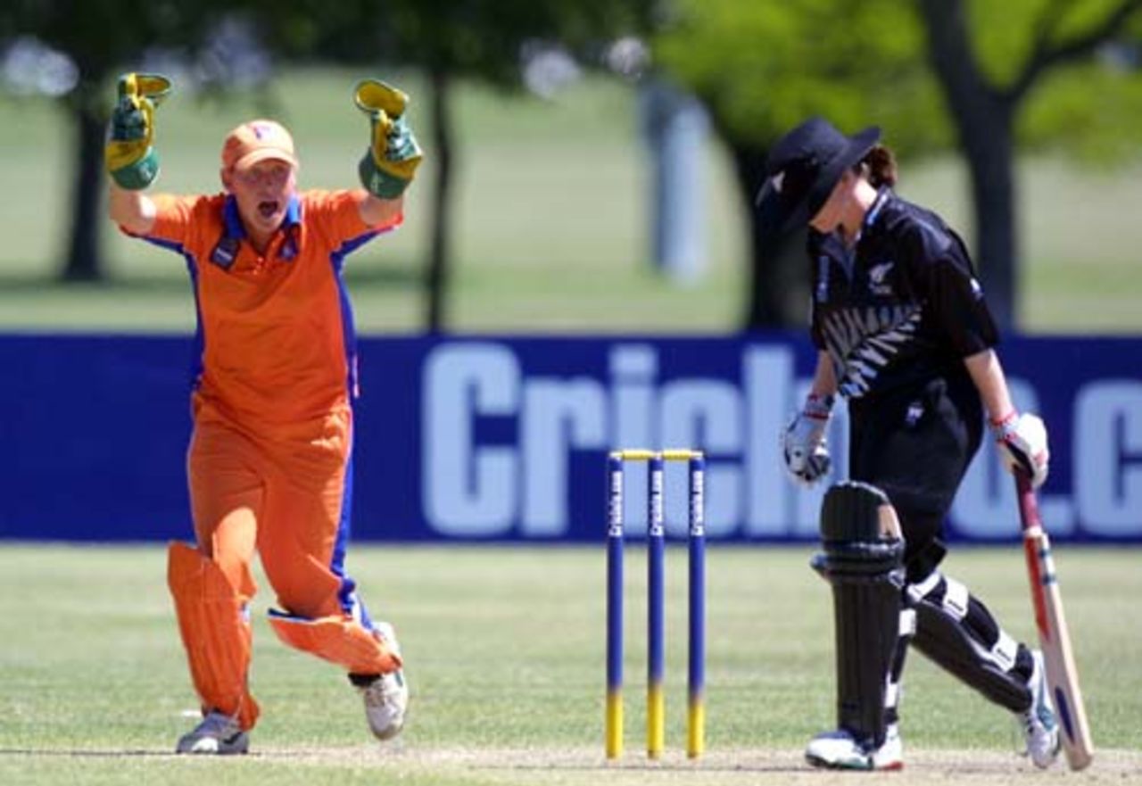 New Zealand v Holland in the 2000 CricInfo Women's World Cup, New Zealand at Hagley Park Christchurch