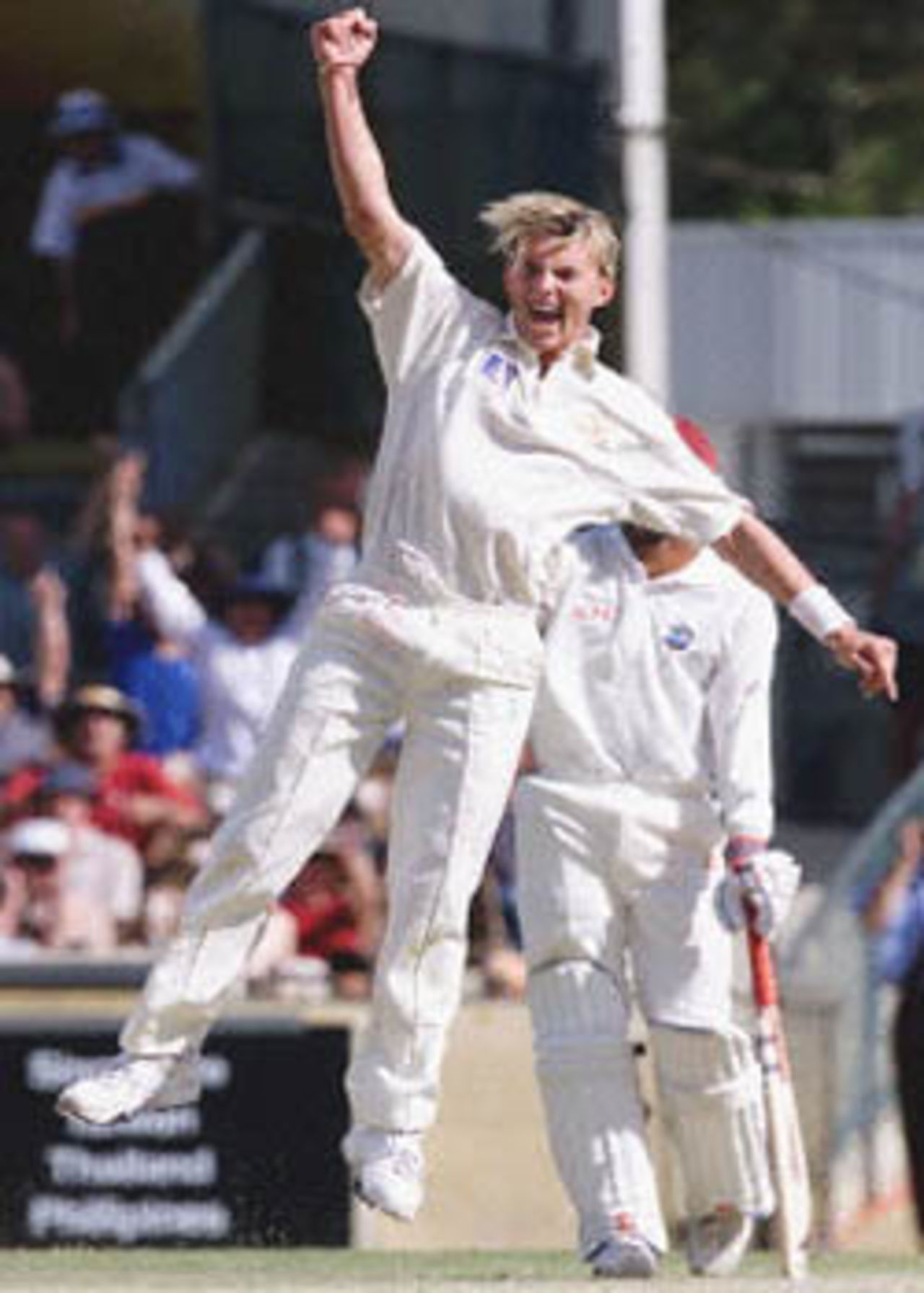 Brett Lee celebrates his five wicket haul as the West Indies go down, The Frank Worrell Trophy, 2000/01, 2nd Test, Australia v West Indies, W.A.C.A. Ground, Perth, 01-05 December 2000 (Day 3).
