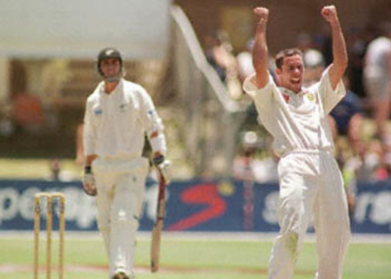 Nicky Boje exults after scalping Mathew Sinclair, New Zealand in South Africa, 2000/01, 2nd Test, South Africa v New Zealand, Crusaders Ground, St George's Park, Port Elizabeth, 30Nov-04Dec 2000 (Day 4).