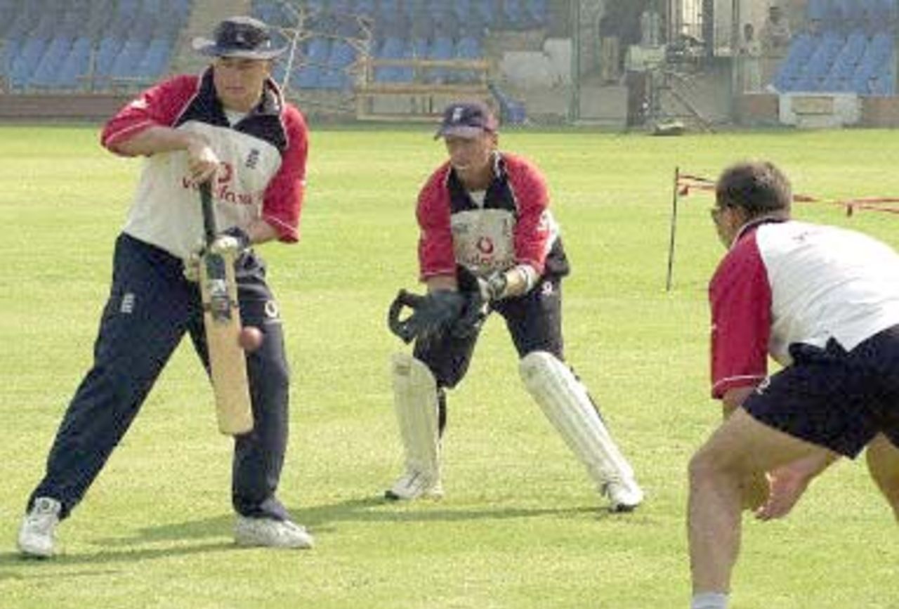 England coach Duncan Fletcher (L) helps wicketkeeper Alec Stewart pratice during a net session a day ahead of the third and final Test against Pakistan in Karachi, 6 December 2000. The first two Tests ended as a draw.