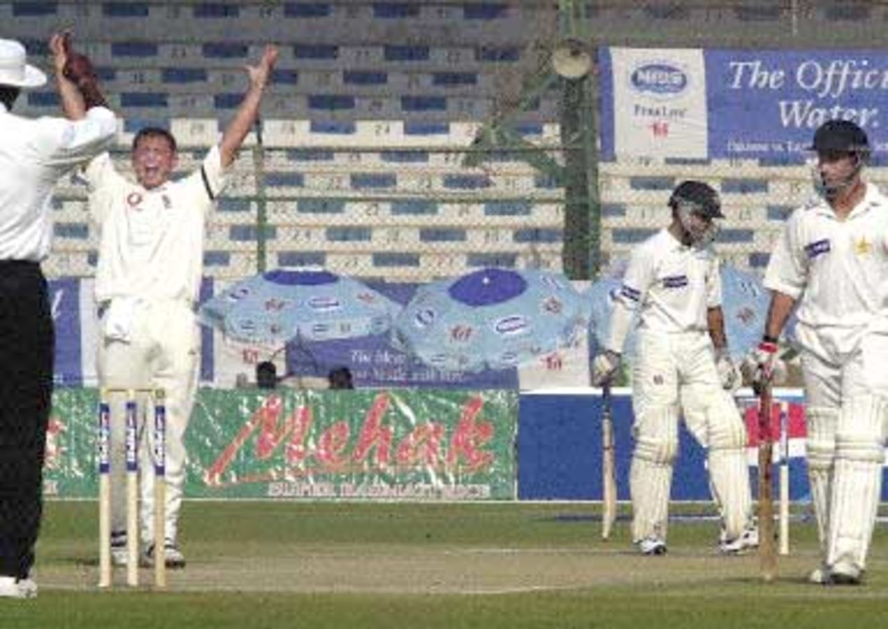 England pacer Darren Gough (L) appeals successfully against Pakistani opener Saeed Anwar on day one of the third and final Test played here at National stadium in Karachi, 07 December 2000. Anwar made 8 as Pakistan reached 29-1.