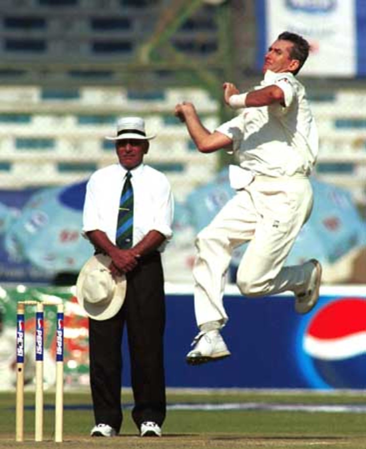 Caddick in action, Day 1, 3rd Test Match, Pakistan v England at Karachi, 7 Dec-11 Dec 2000.