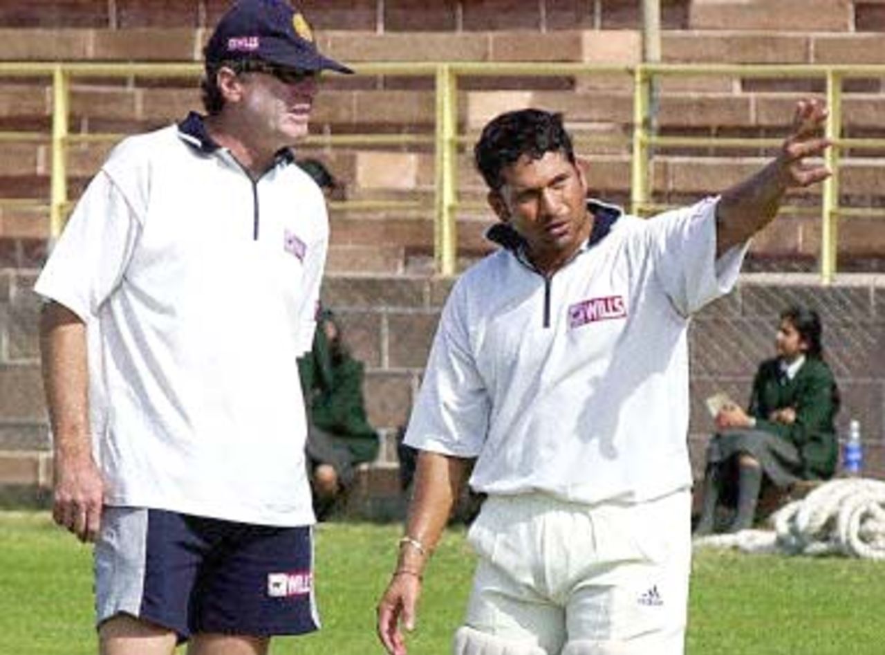 Indian batsman Sachin Tendulkar (R) talks with his team's new coach John Wright during a practice session in Jodhpur 07 December 2000. India will play its third one-day international cricket match against Zimbabwe 08 December. India leads the series 2-0.