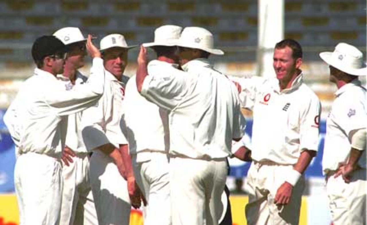 The England team huddles around White who claimed the wicket of Inzamam, Day 2, 3rd Test Match, Pakistan v England at Karachi, 29 Nov-3 Dec 2000.
