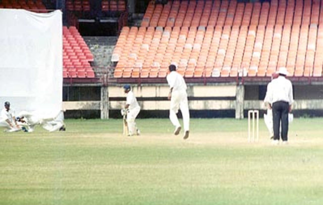 Wicketkeeper VST Naidu drops this chance offered by S Oasis off Prasad. Ranji Trophy South Zone League 2000/01, Kerala v Karnataka, Nehru Stadium, Kochi, 22-25 November 2000