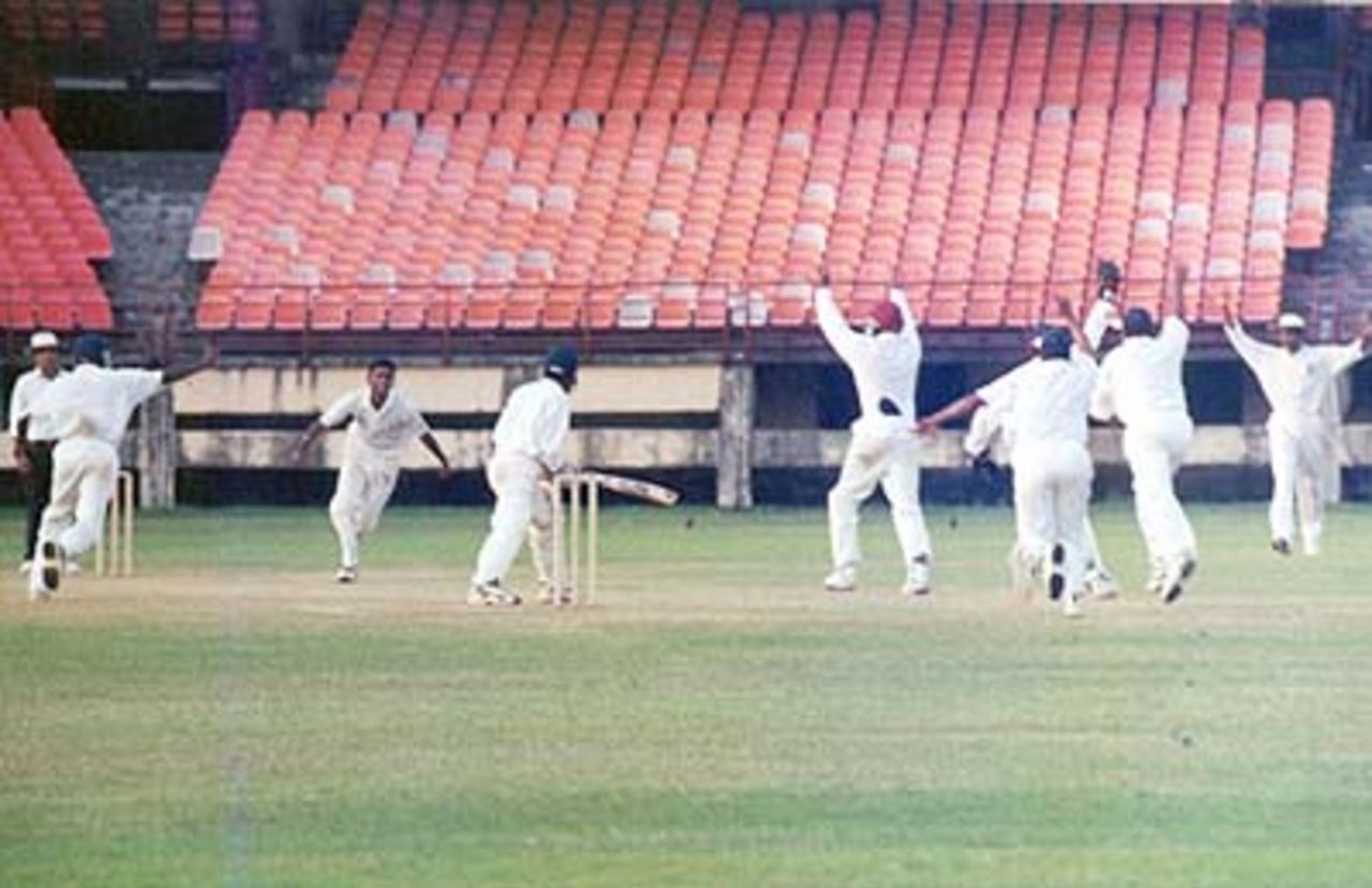 Dharmichand is delighted as his team appeals against Kamaruddin. Ranji Trophy South Zone League 2000/01, Kerala v Karnataka, Nehru Stadium, Kochi, 22-25 November 2000