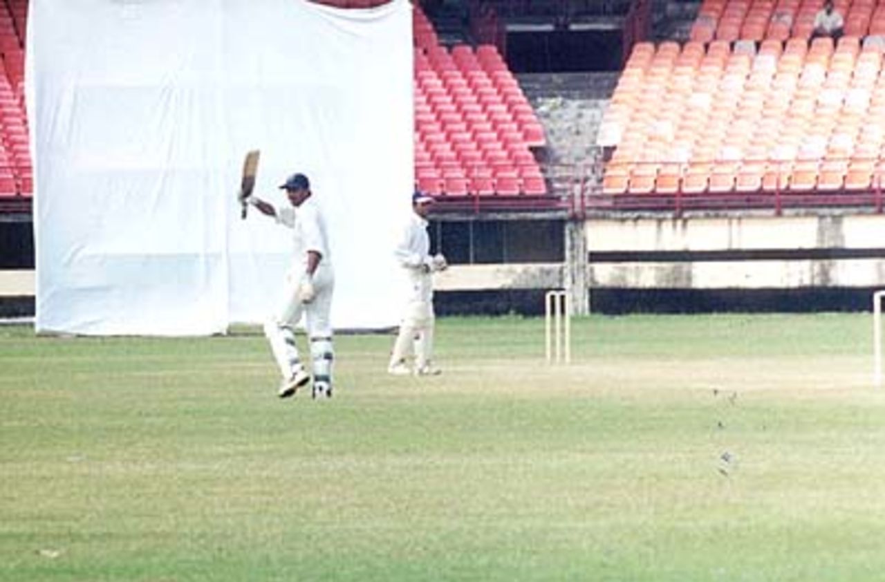Oasis acknowledges the cheers after reaching his sixth Ranji century for Kerala. Ranji Trophy South Zone League 2000/01, Kerala v Karnataka, Nehru Stadium, Kochi, 22-25 November 2000