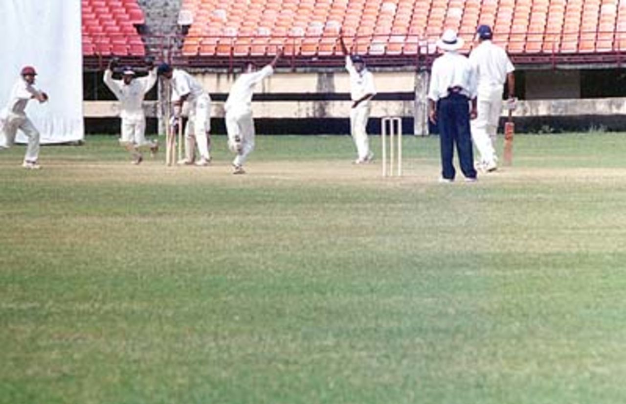 Ganesh is cleaned up by M Suresh kumar. Ranji Trophy South Zone League 2000/01, Kerala v Karnataka, Nehru Stadium, Kochi, 22-25 November 2000