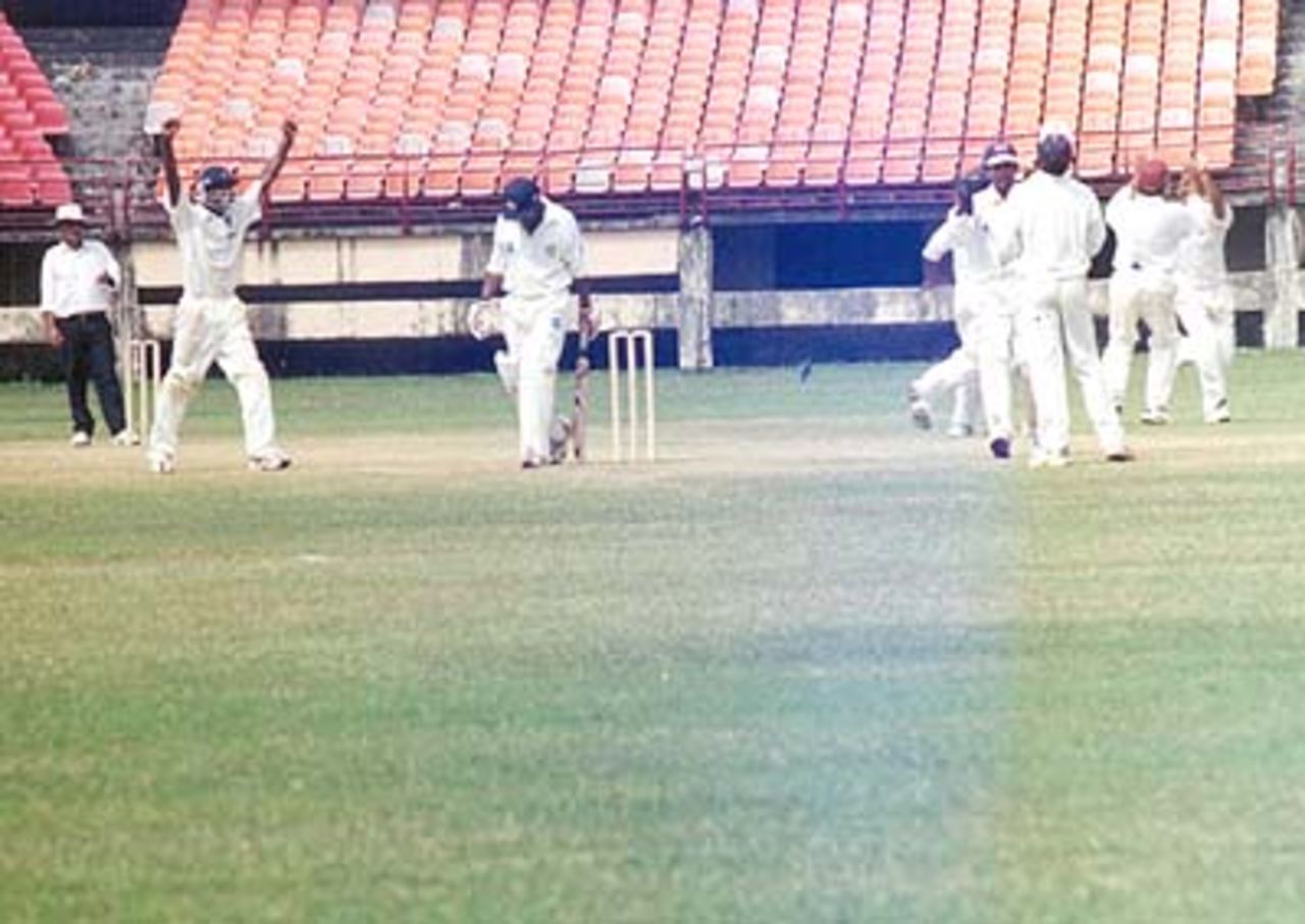 VST Naidu walks back after being caught at first slip off RamPrakash. Ranji Trophy South Zone League 2000/01, Kerala v Karnataka, Nehru Stadium, Kochi, 22-25 November 2000