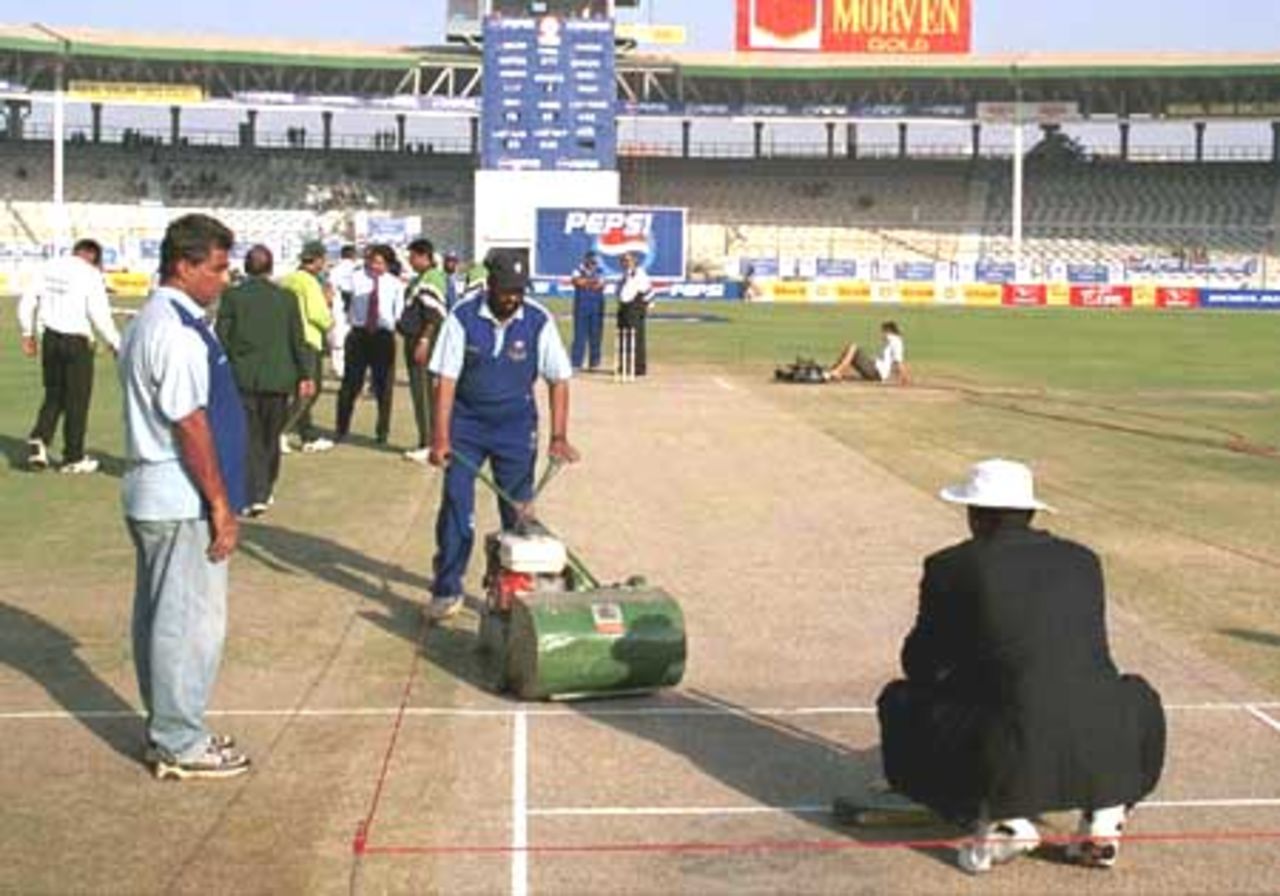 Grounds men levelling the pitch before the start of play, Day 4, 3rd Test Match, Pakistan v England at Karachi, 7 Dec-11 Dec 2000.