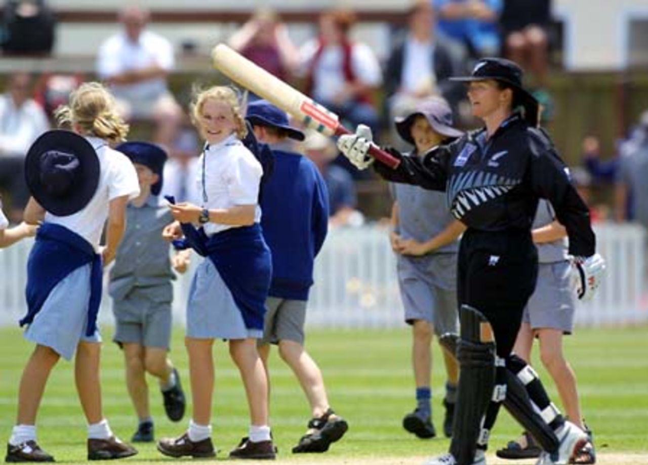 11 Dec 2000: New Zealand v South Africa, CricInfo Women's World Cup, Lincoln Green