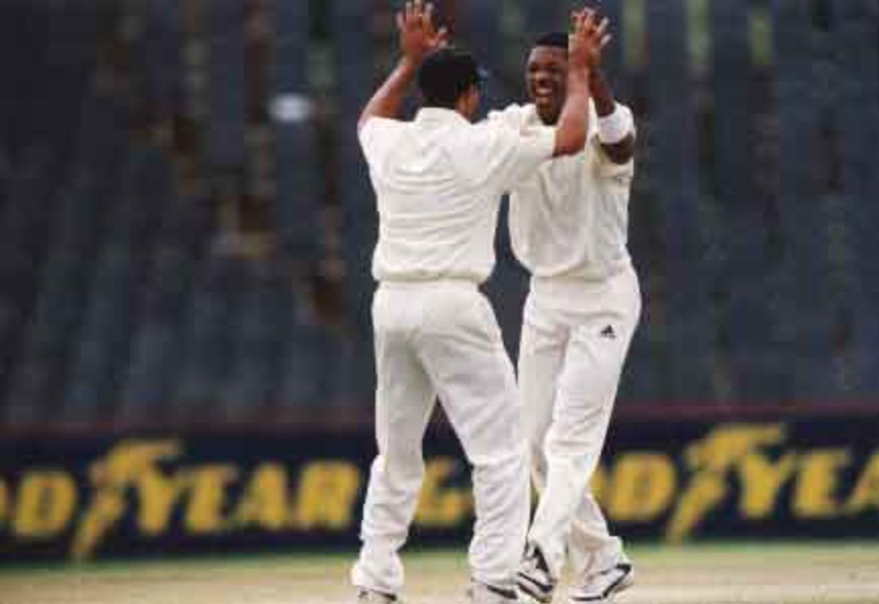South Africa v New Zealand, 2000/01 Ist Test at the Goodyear Park , Bloemfontein, November 2000