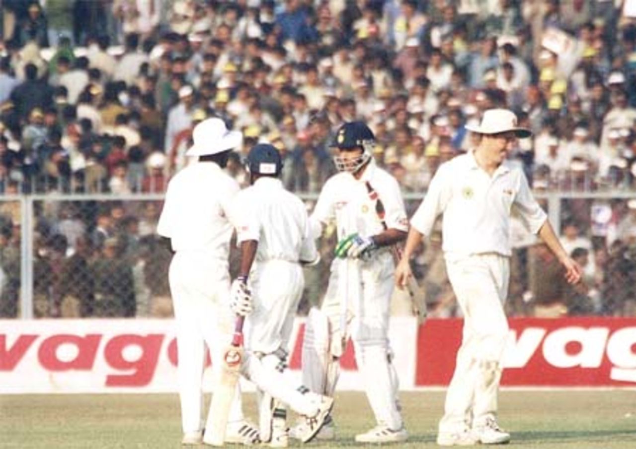 11 Dec 2000: Zimbabwe in India 2000/01, 4th One-Day International, India v Zimbabwe, Green Park, Kanpur