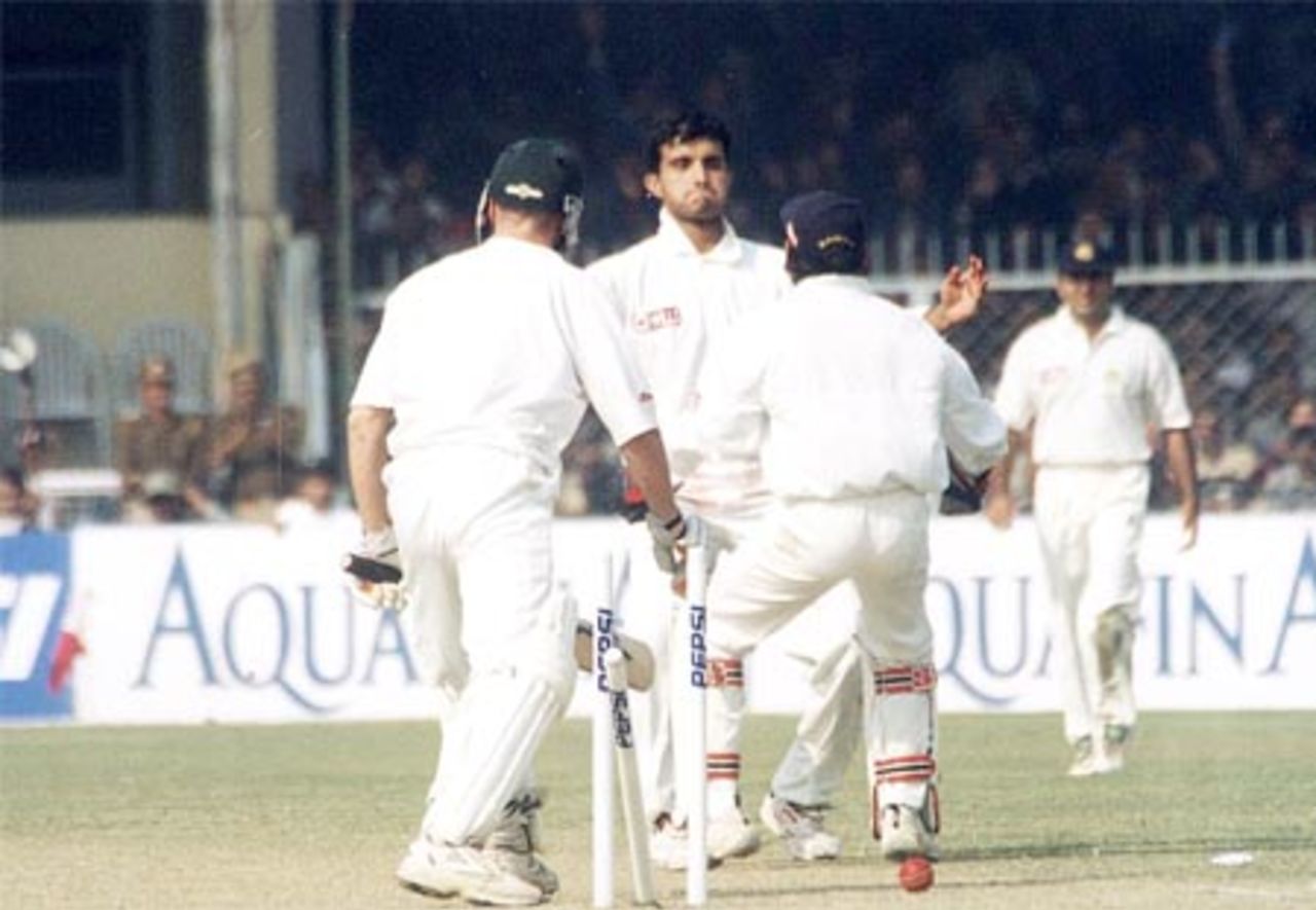 11 Dec 2000: Zimbabwe in India 2000/01, 4th One-Day International, India v Zimbabwe, Green Park, Kanpur
