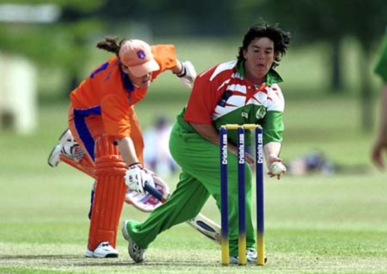 Ireland v The Netherlands at the 2000 Women's World Cup , played at the Hagley Oval ,14th December