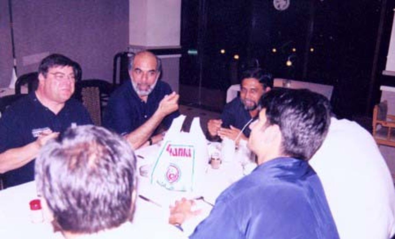 Another snap of Victor Isaacs and commentator Sultan Rana with some of the CricInfo Pakistan team, 3rd Test Match, England in Pakistan 2000-01
