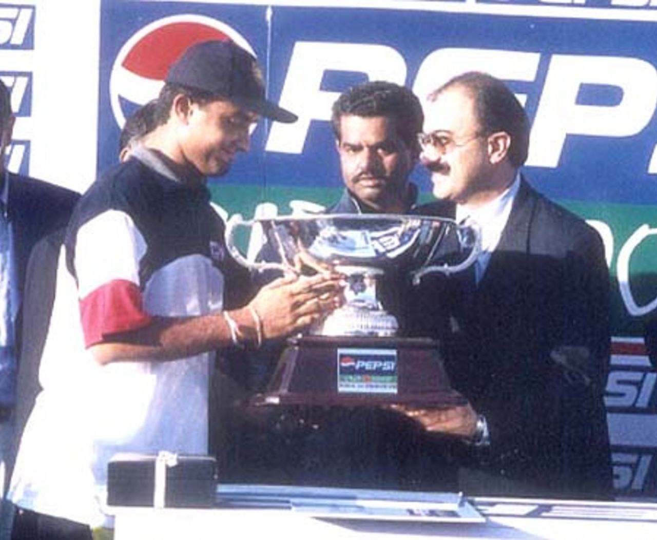 14 Dec 2000: Zimbabwe in India 2000/01, 5th ODl, India v Zimbabwe, Municipal Stadium, Rajkot