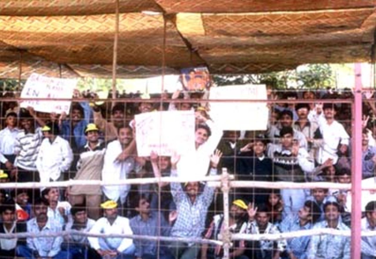 14 Dec 2000: Zimbabwe in India 2000/01, 5th ODl, India v Zimbabwe, Municipal Stadium, Rajkot