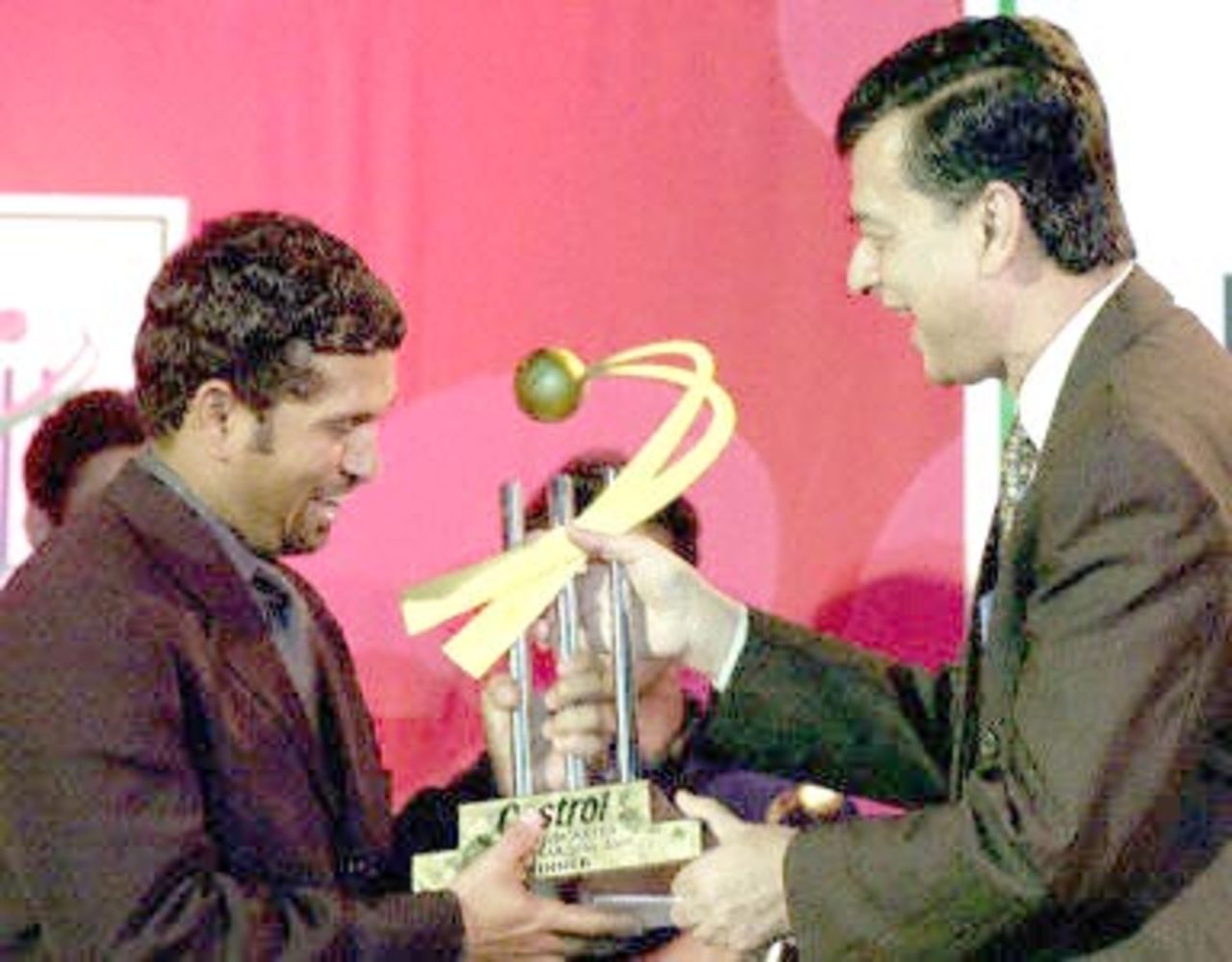 India's greatest batsman Sachin Tendulkar (L) receives the Castrol Indian Cricketer of the Year award 1999-2000 from S.M. Dutta, chairman of Castrol India, 15 december 2000 at the lawns of the Cricket Club of India in Bombay. Sachin was honoured for excellence in cricketing and chosen from among four other Indian crickerers.