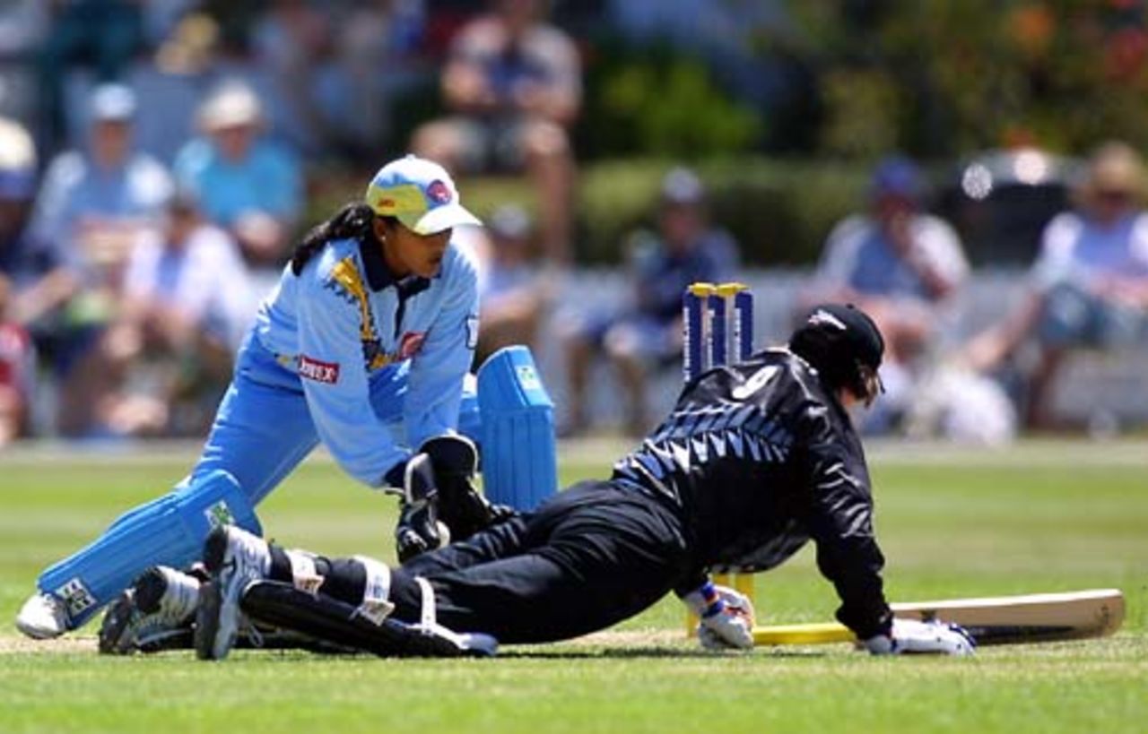 20 Dec: India v New Zealand, CricInfo Women's World Cup semi-final played at BIL Oval, Lincoln