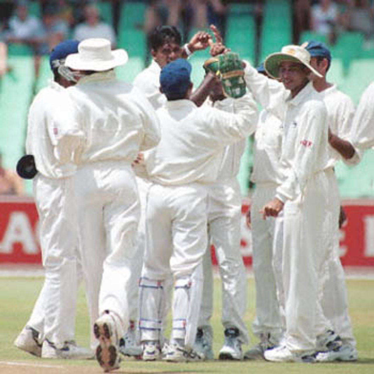 Sri Lankan pace man Dilhara Fernando is congratulated by his team members 26 December 2000 after taking the wicket of South Africab opening batsman Boeta Dippenaar for 11 during the first day of the first cricket Test match between South Africa and Sri Lanka held at Durban's Kingsmead stadium.