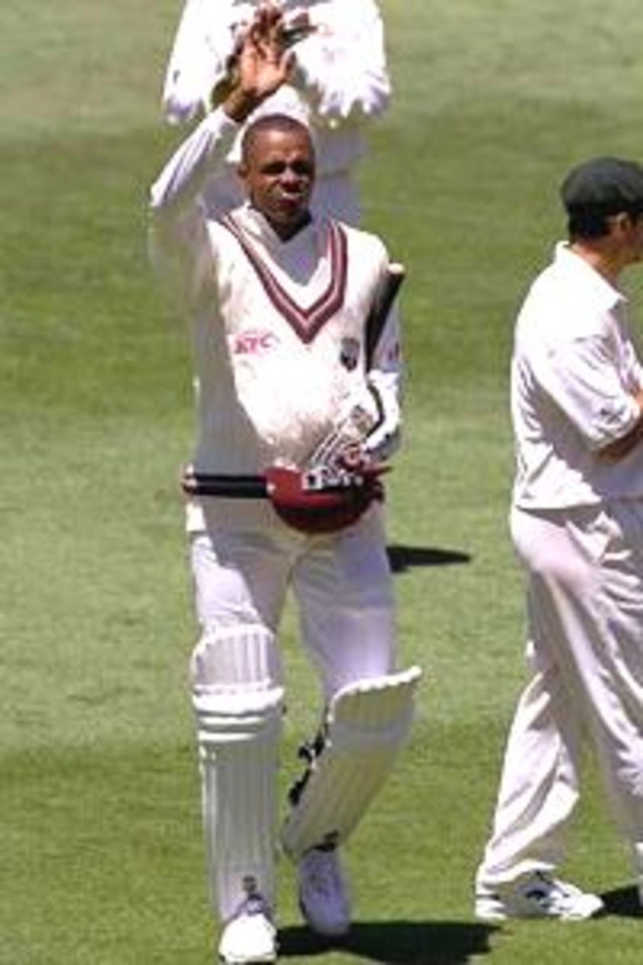 29 Dec 2000: Courtney Walsh of the West Indies team, acknowledges the crowd after he played his last ever game at the MCG, in the 4th test match between Australia and the West Indies, played at the Melbourne Cricket Ground in Melbourne, Australia.