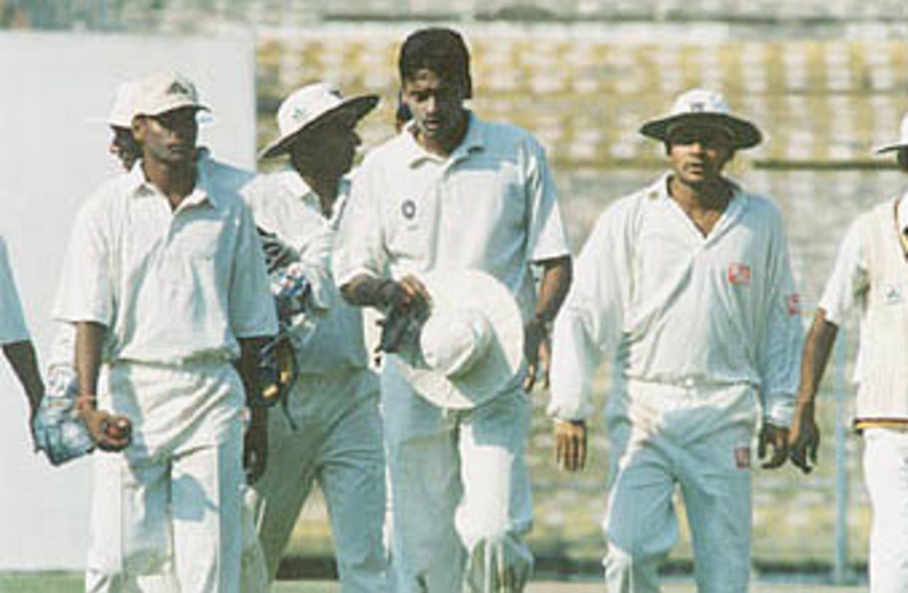 Debashish Mohanty leads his team back to the pavilion. Ranji Trophy East Zone League, 2000-01, Bengal v Orissa, Eden Gardens, Calcutta, 28-31 December 2000 (Day 2).