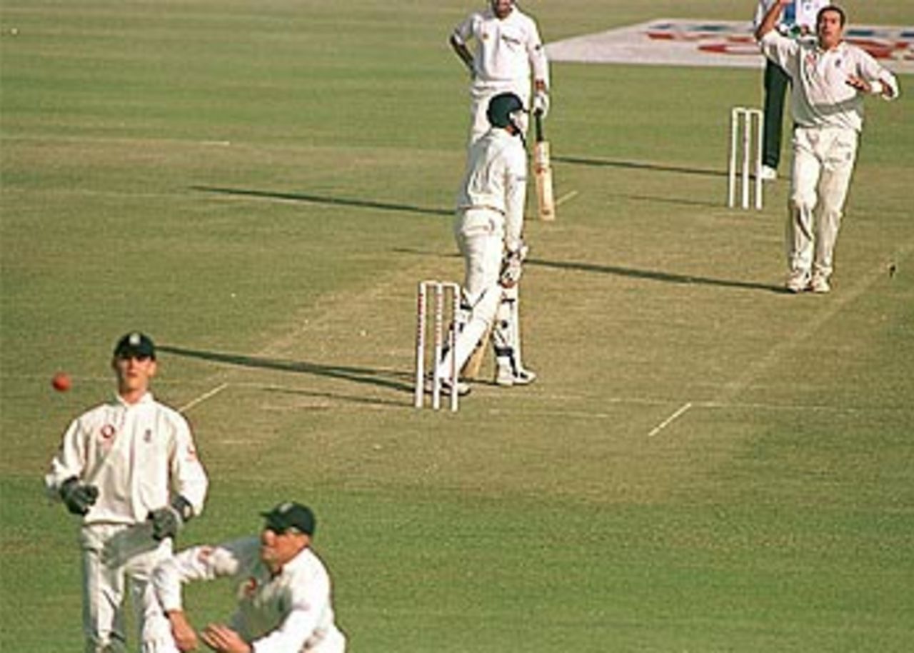 India v England, 1st Test match, Day Two, Punjab C.A. Stadium, Mohali, Chandigarh, 3-7 Dec 2001