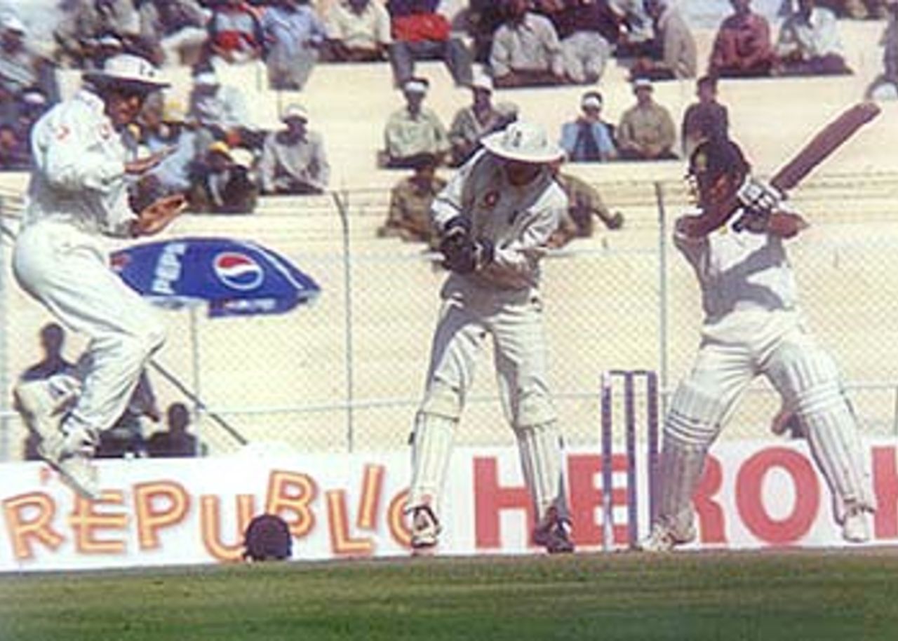 India v England, 2nd Test match, Day Three, Sardar Patel Stadium, Ahmedabad, 11-15 Dec 2001