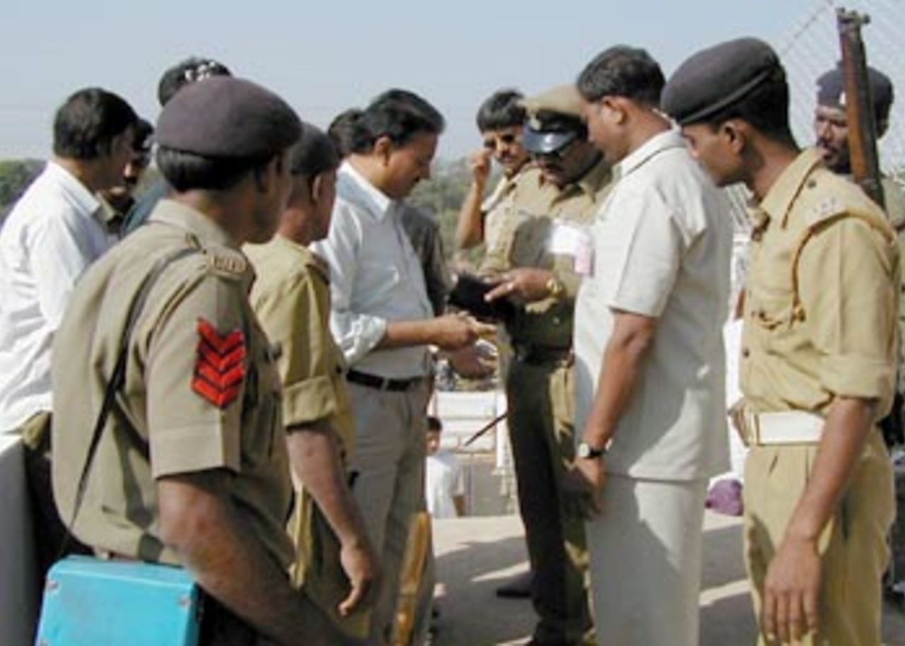 India v England, 2nd Test match, Day Four, Sardar Patel Stadium, Ahmedabad, 11-15 Dec 2001