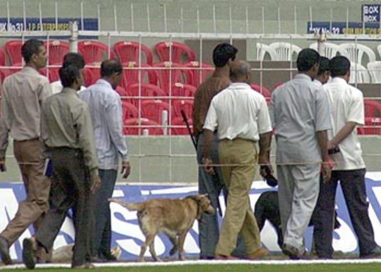 India v England, 3rd Test match, Practice at M Chinnaswamy Stadium, Bangalore, 18 December 2001