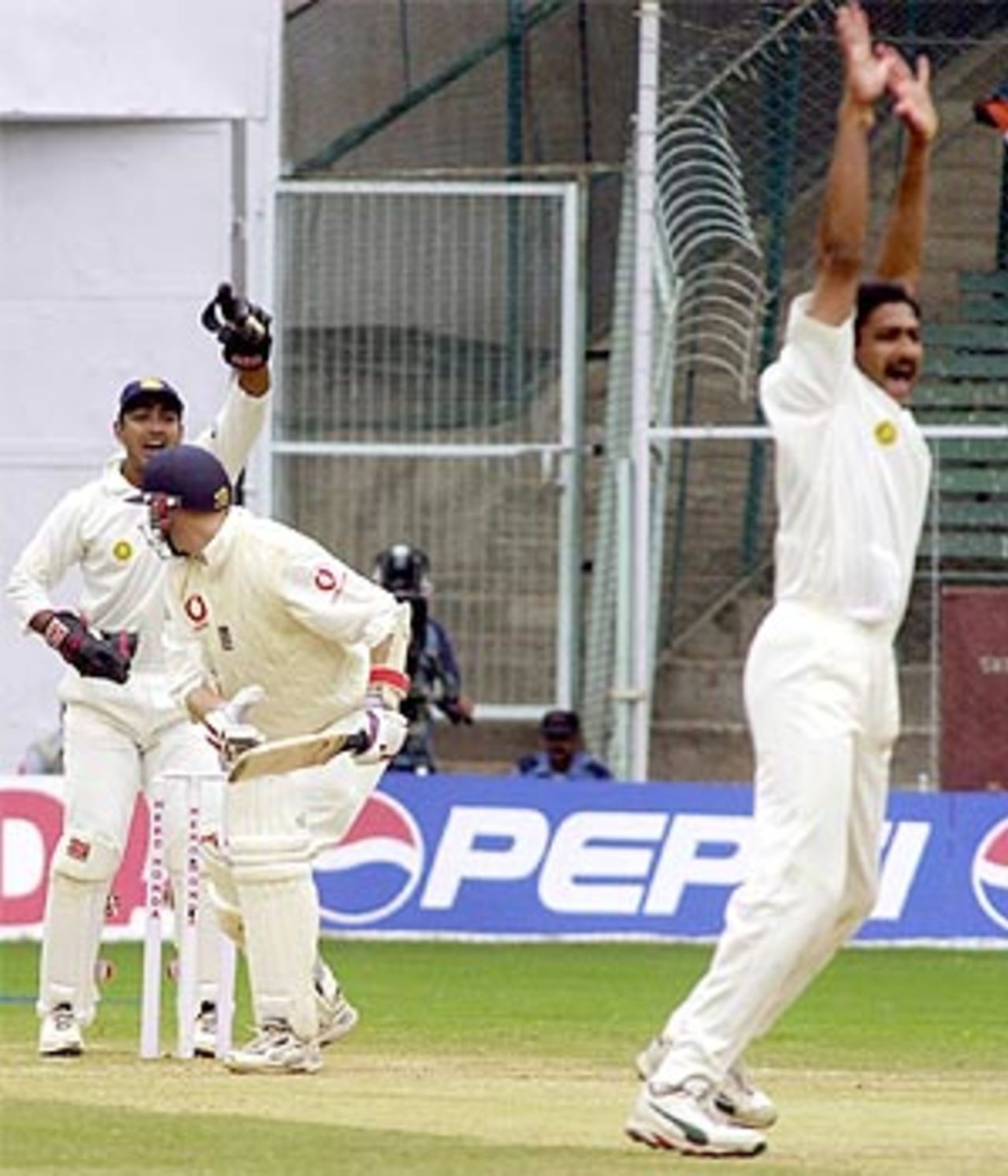 India v England, 3rd Test match, Day Two, M Chinnaswamy Stadium, Bangalore, 19-23 Dec 2001