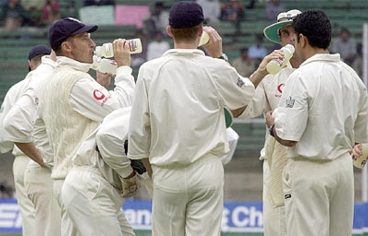 India v England, 3rd Test match, Day Two, M Chinnaswamy Stadium, Bangalore, 19-23 Dec 2001