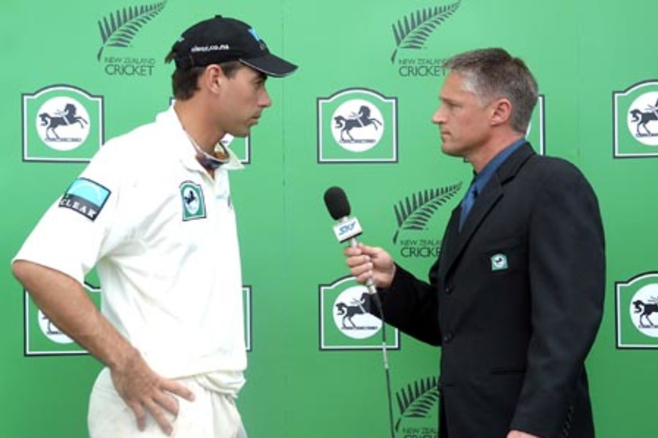 New Zealand captain Stephen Fleming (left) is interviewed by television commentator Gavin Larsen at the end of the match. 1st Test: New Zealand v Bangladesh at WestpacTrust Park, Hamilton, 18-22 Dec 2001 (22 December 2001).