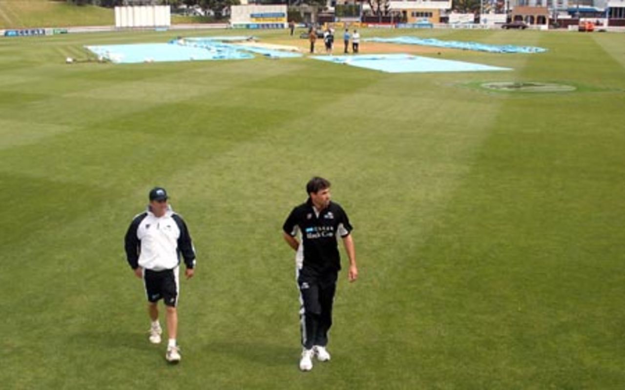 New Zealand players Mark Richardson (left) and Stephen Fleming return from the field after having a look at the state of the ground as rain prevented play on the second day. 2nd Test: New Zealand v Bangladesh at Basin Reserve, Wellington, 26-30 Dec 2001 (27 December 2001).