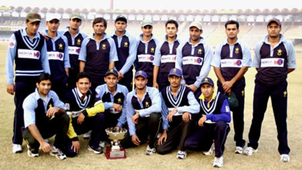 The happy Mobile Zone XI team after winning the Ramadan Cup, Ramadan Cup final, Mobile Zone XI v Dewan-e-Khas XI, Gaddafi Stadium, 28 November 2002