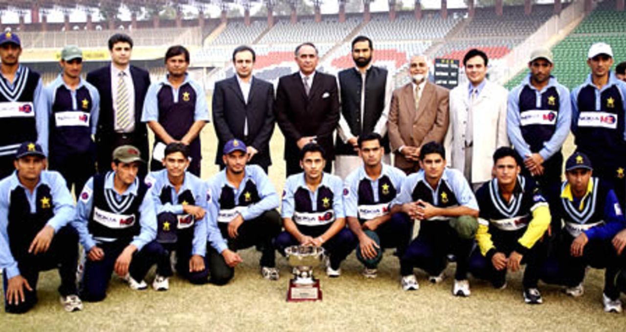 Mobile Zone XI team with the Ramadan Cup, Ramadan Cup final, Mobile Zone XI v Dewan-e-Khas XI, Gaddafi Stadium, 28 November 2002