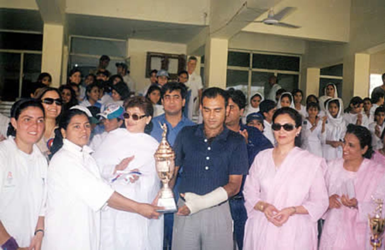 Raeesa Ilyas and Ayesha Asher receiving awards from Aamer Sohail, LCCA Ground, Lahore