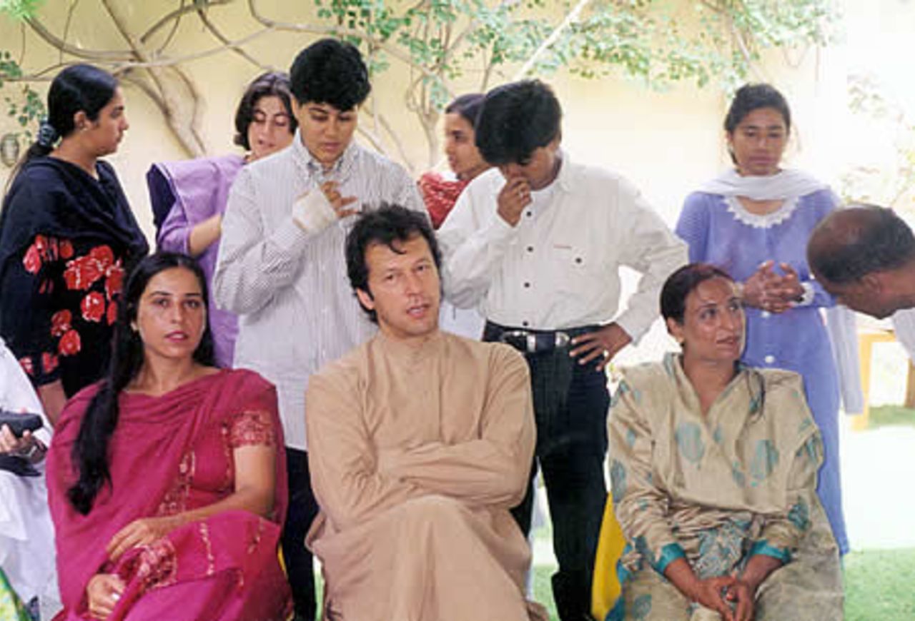 Imran Khan with the Sindh and Punjab Women Cricket Association teams at Karachi