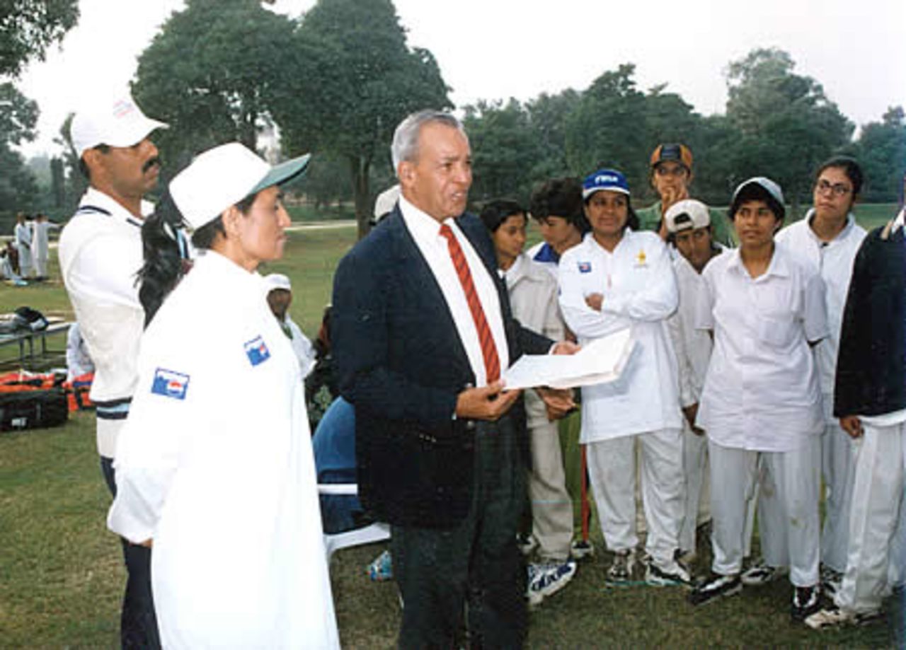 Former Pakistan cricketer Imtiaz Ahmed with PWCA Officials announcing the Woman of the Match, NQWCT-2000, 20-25 Nov 2000, Race Course Park, Lahore