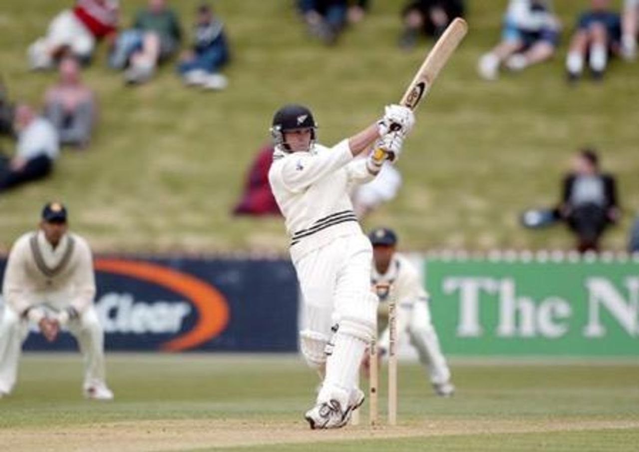 New Zealand batsman Lou Vincent pulls a delivery during his first innings of 12. 1st Test: New Zealand v India at Basin Reserve, Wellington, 12-16 December 2002 (12 December 2002).