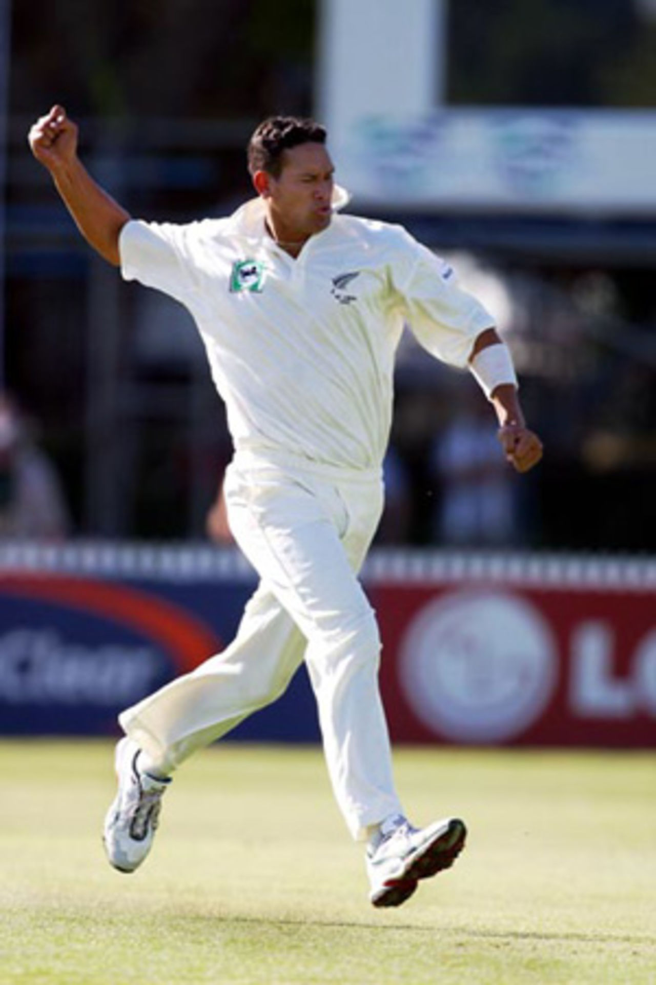 New Zealand bowler Daryl Tuffey celebrates the dismissal of Indian batsman Sachin Tendulkar, caught by Scott Styris at third slip for nine in his first innings. 2nd Test: New Zealand v India at Westpac Park, Hamilton, 19-23 December 2002 (20 December 2002).