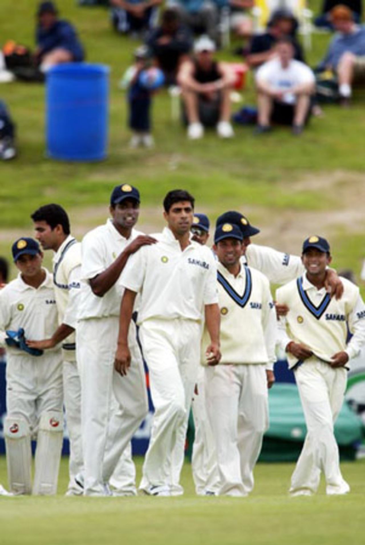 Members of the Indian team celebrate the dismissal of New Zealand batsman Mark Richardson, caught by wicket-keeper Parthiv Patel off the bowling of Ashish Nehra for 28. From left: Patel, Zaheer Khan, Tinu Yohannan, Nehra, Sachin Tendulkar and substitute fielder Shiv Sunder Das. 2nd Test: New Zealand v India at Westpac Park, Hamilton, 19-23 December 2002 (22 December 2002).